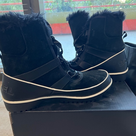 Sorel Snow Boots - Picture 2 of 5